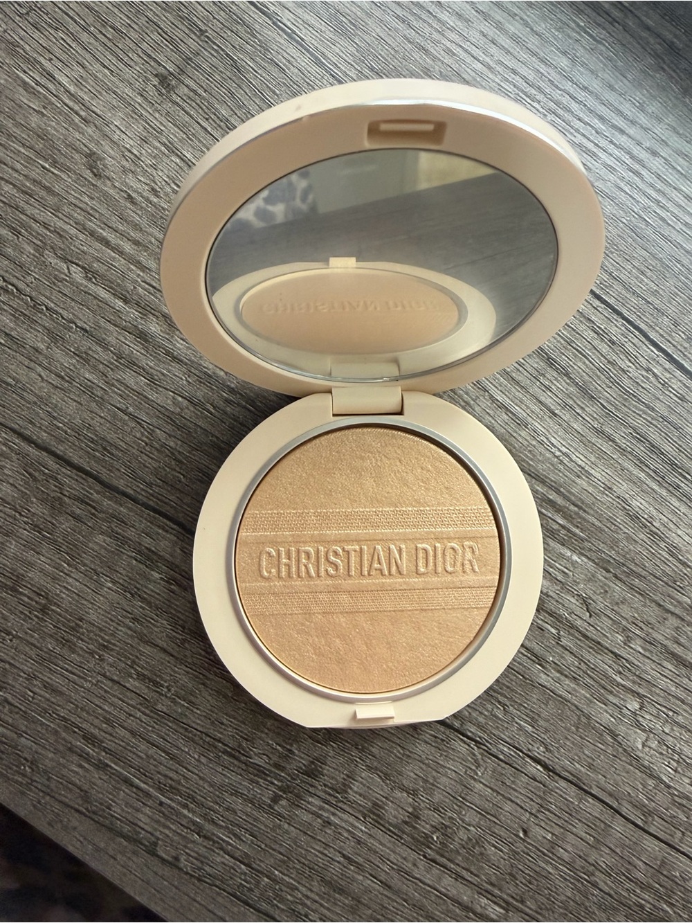 Dior Luminous Pressed Highlighter in Warm Champagne